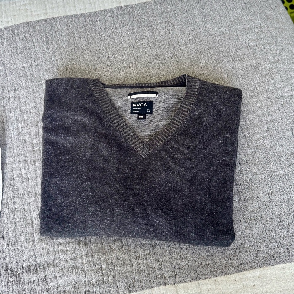 RVCA Men's V-Neck Sweater in Charcoal Gray Size XL Regular